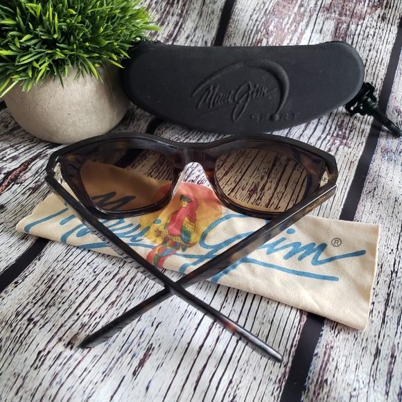 MAUI JIM - Sunglasses & case - Picture 2 of 16